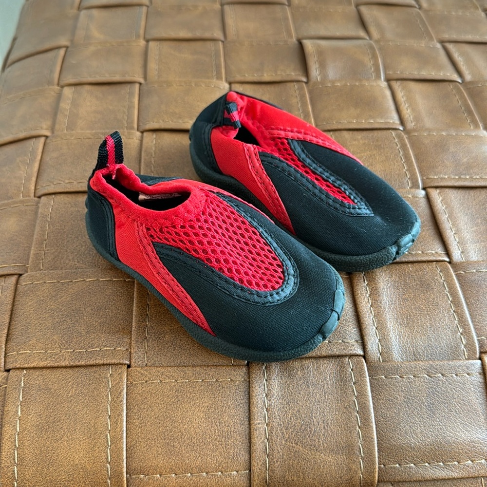 Swim shoes